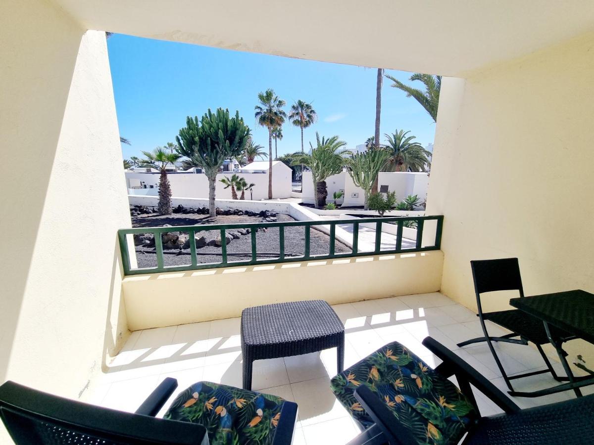 Apartamento Paternal Playa Roca. Costa Teguise Bagian luar foto