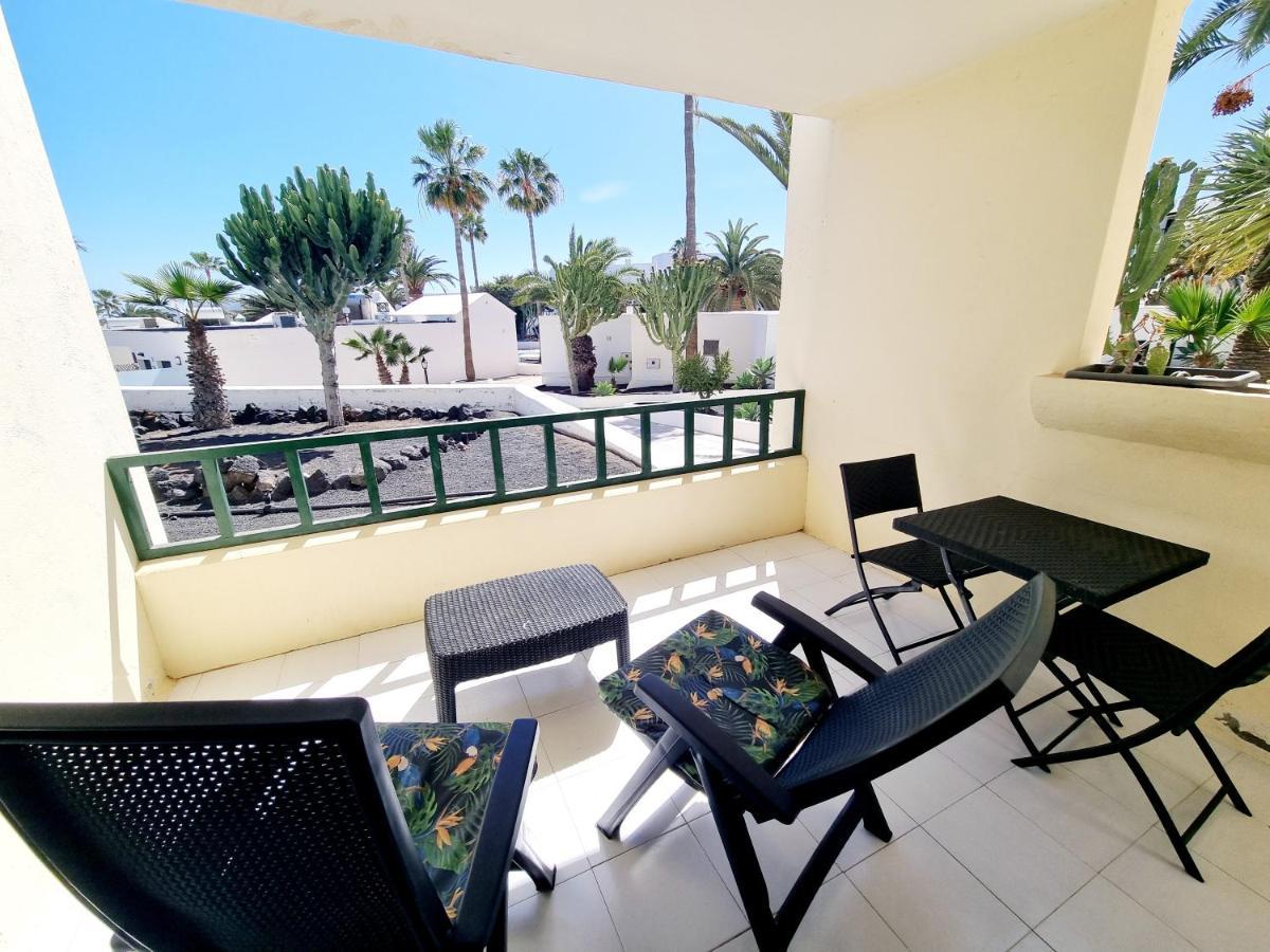 Apartamento Paternal Playa Roca. Costa Teguise Bagian luar foto