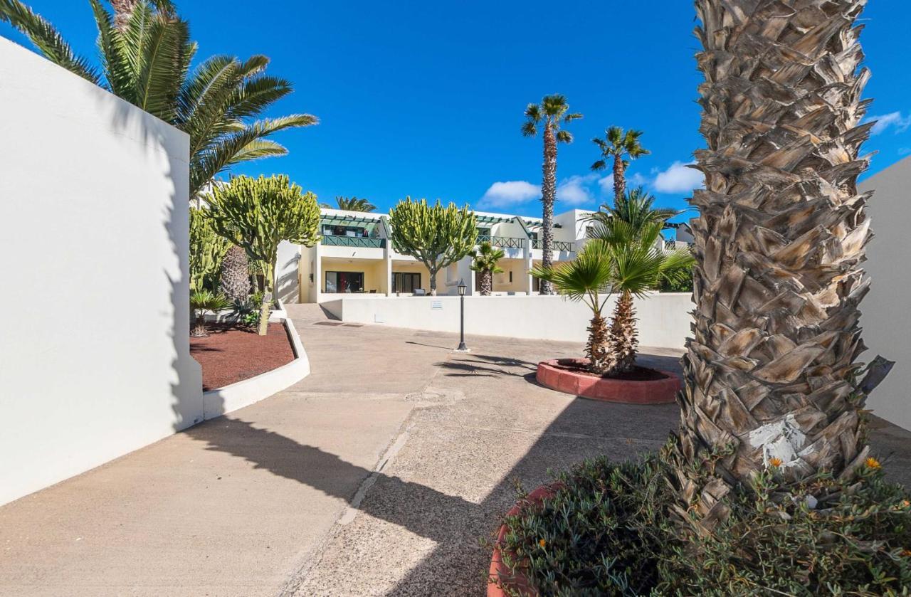 Apartamento Paternal Playa Roca. Costa Teguise Bagian luar foto