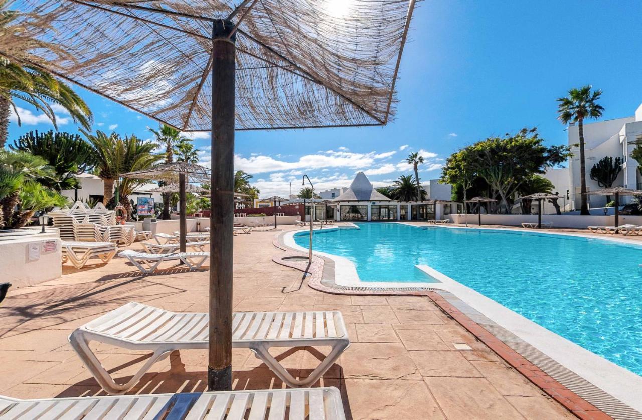 Apartamento Paternal Playa Roca. Costa Teguise Bagian luar foto